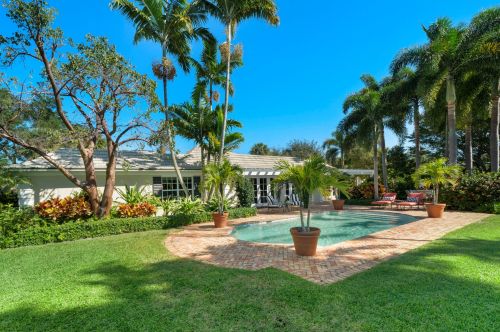 6 Country Club Cir, Boynton Beach FL exterior