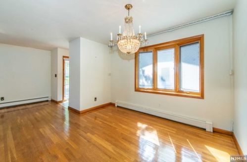 29 Westminster Ter, Town Center NJ 07052-2735 exterior