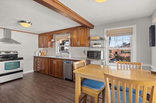 68 Irving St, Manchester CT 06042-3029 exterior