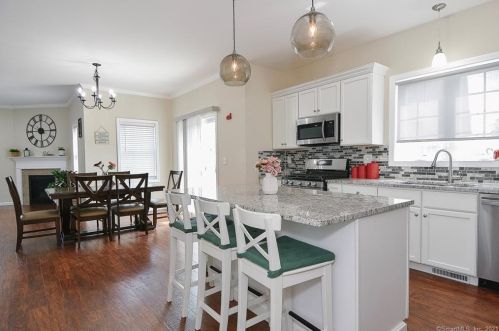 41 Windermere Vlg Rd, Ellington CT exterior