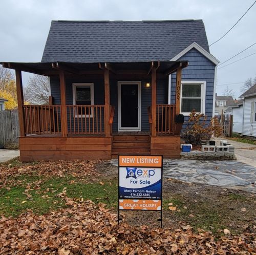 1039 Park St, Grand Rapids MI 49525-2635 exterior