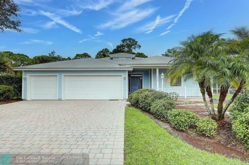 690 Little Kayak Pt, Fort Pierce, FL 34983-3515