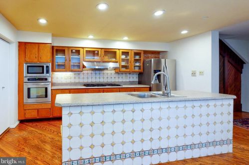 2319 Delancey Pl, Philadelphia PA 19103-6406 exterior