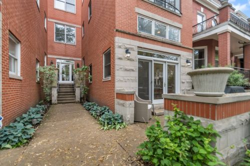 3834 Greenview Ave, Chicago, IL 60613-3090