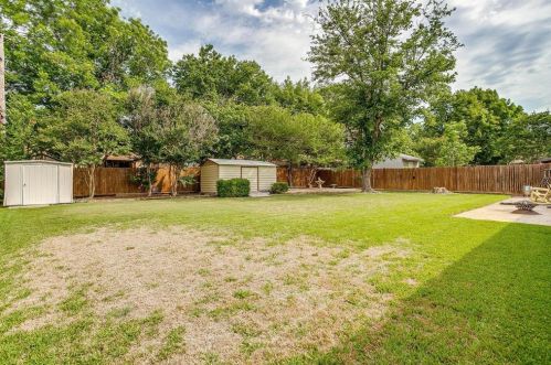 240 Cindy Ln, Burleson TX 76028-3842 exterior