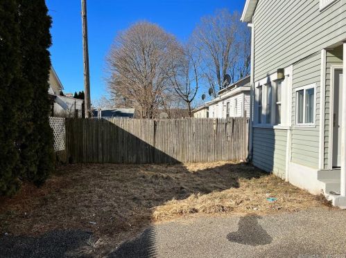 16 Lafayette St, Derby CT 06418-1706 exterior