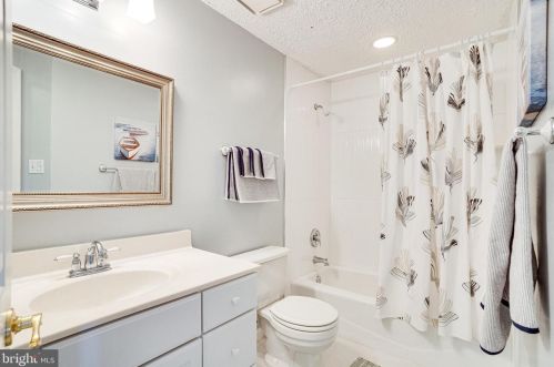 5674 Independence Cir, Alexandria VA 22312-2663 exterior