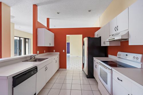 161 Executive Cir, Boynton Beach FL 33436-1835 exterior