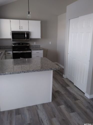 7965 Linton Dr, Taylorsville UT 84088-4632 exterior