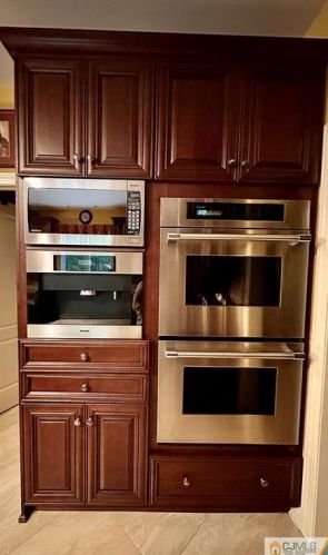 21 Southfield Rd, Edison NJ 08820-3141 exterior