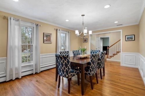 31 Candlestick Rd, North Andover MA 01845-3235 exterior