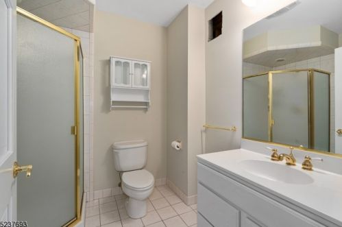 75 Hidden Glen Dr, Sparta NJ  07871-3843 exterior