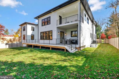 1520 Brookhaven Dr, Mc Lean VA  22101-4127 exterior