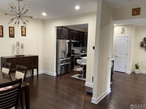 32 Cinder Rd, Edison, NJ 08820-3301