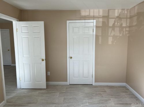 280 College Dr, Edison NJ 08817-5935 exterior