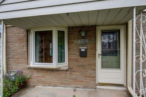 3209 80th St, Milwaukee, WI 53222-3803