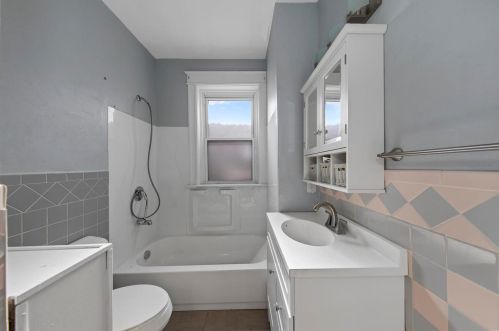 5812 De Giverville Ave, Saint Louis MO 63112-1617 exterior