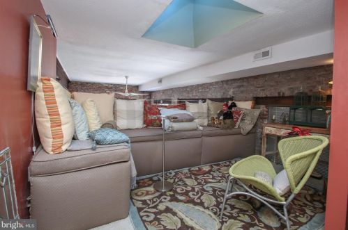 1225 6 St, Philadelphia PA 19147-4828 exterior