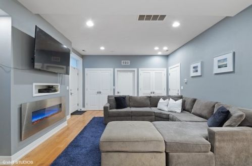 4627 Beacon St, Chicago, IL 60640-4609