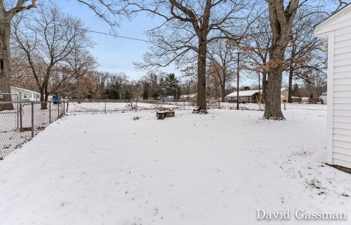 2386 Manahan Ave, Meskegon MI 49444-2666 exterior