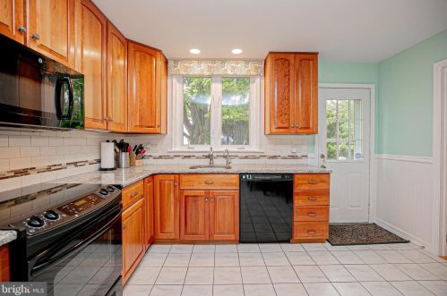 66 Red Lion Rd, Huntingdon Valley PA 19006-6436 exterior