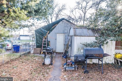 1238 Maple St, Pottstown PA 19464-5822 exterior