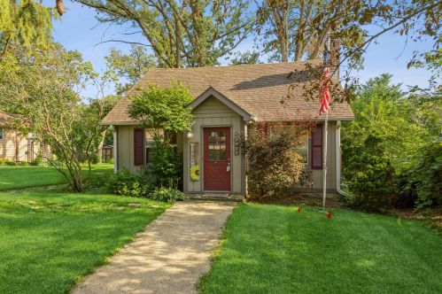 7711 Arbor Rd, Bull Valley, IL 60097-8633