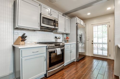 2424 Glenwood Dr, Atlanta GA  30305-4341 exterior