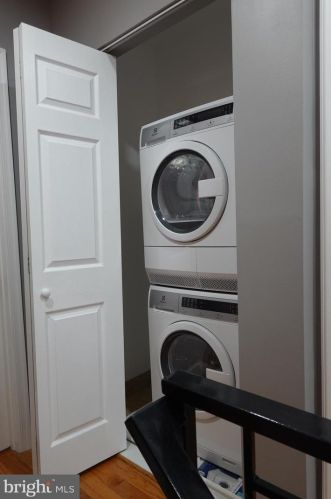 1525 Hicks St, Philadelphia PA  19146-4820 exterior