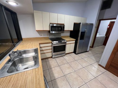 1921 Hickock Ter, Fort Pierce FL  34953-1660 exterior