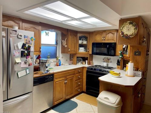 1923 Holiday Ln, Naples FL 34104-4225 exterior