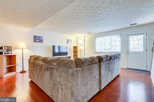 8311 Claremont Wood Dr, Alexandria VA 22309-1895 exterior