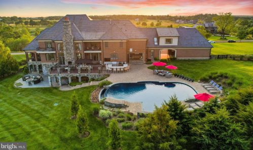 22694 Creighton Farms Dr, Leesburg, VA 20175-6495