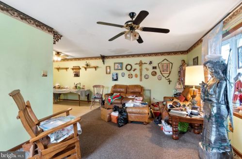 526 Longshore Ave, Philadelphia PA 19111-4424 exterior