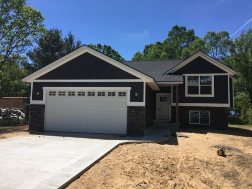 153 Serra Ct, Meskegon MI  49442-1669 exterior