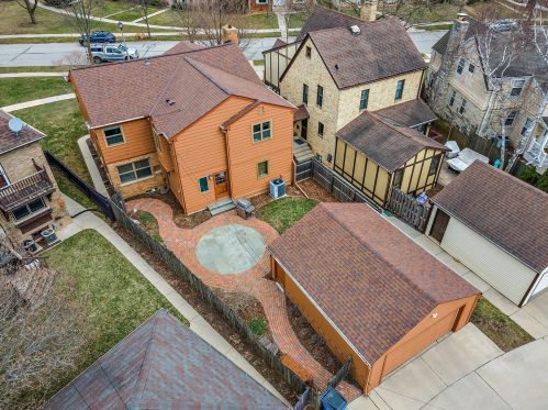 5267 Diversey Blvd, Milwaukee WI 53217-5201 exterior