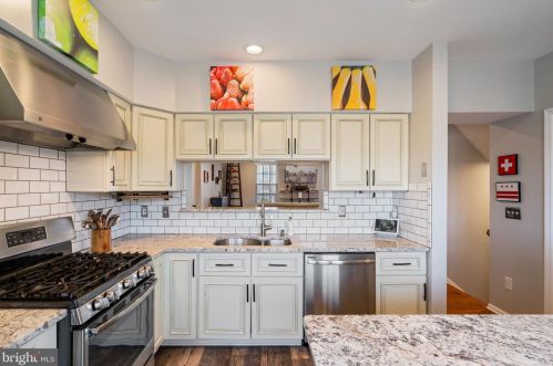 6005 Kestner Cir, Alexandria VA  22315-4834 exterior