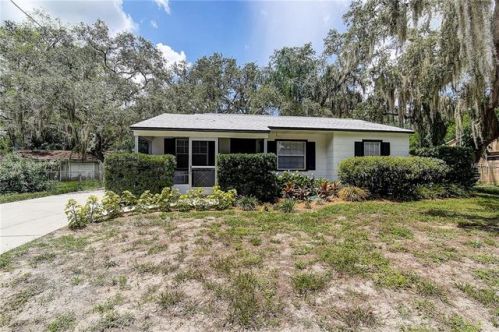 810 Lowry Ln, Tampa, FL 33604-4712