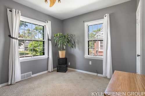 1114 Northlawn St, Grand Rapids MI 49505-3724 exterior