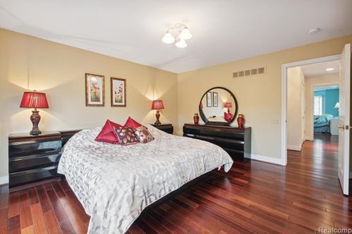 2511 Golf Crst Dr, Rochester MI 48309-4063 exterior