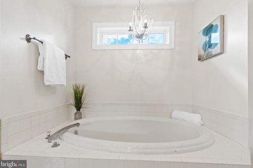 2415 2nd St, Arlington VA  22204-2011 exterior