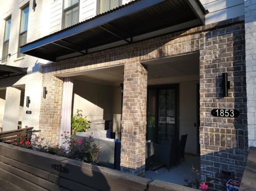 1853 La Dawn Ln, Atlanta, GA 30318-2016