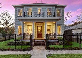 1001 Lawrence St, Houston TX  77008-6649 exterior