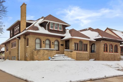 1332 Capitol Dr, Milwaukee WI  53211-1812 exterior