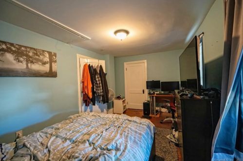 59 Avon St, Milford CT 06461-4003 exterior