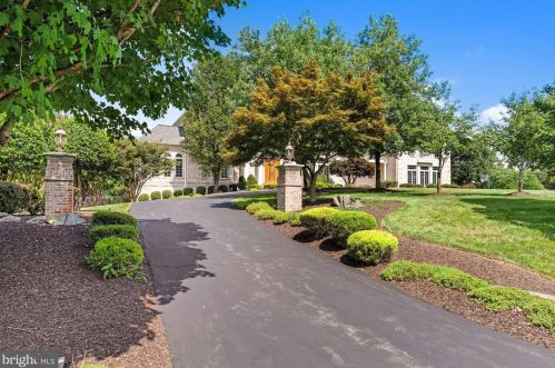 12705 Greenbriar Rd, Rockville MD 20854-6324 exterior