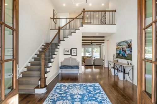 105 Blackland Rd, Atlanta GA  30342-4409 exterior