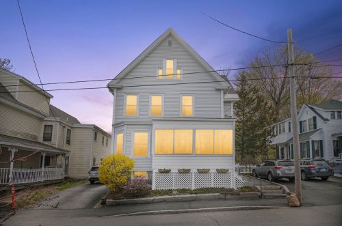 23 Lyndon St, Concord, NH 03301-4419