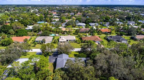 155 Old Tamiami Trl, Naples FL 34110-1170 exterior