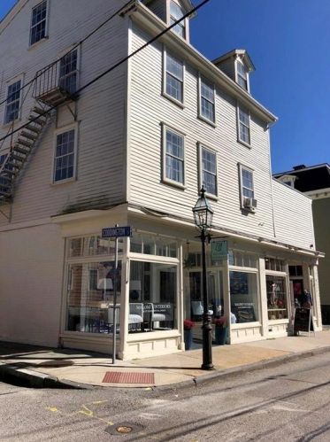 78 Thames St, Middletown, RI 02840-2542